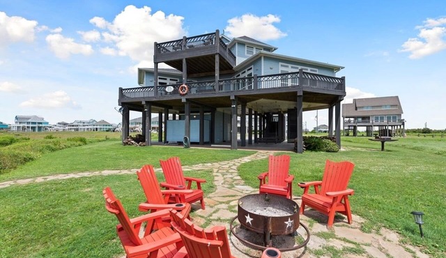 WOW (Wade on the Water) - Amazing Beachfront with all the extras!