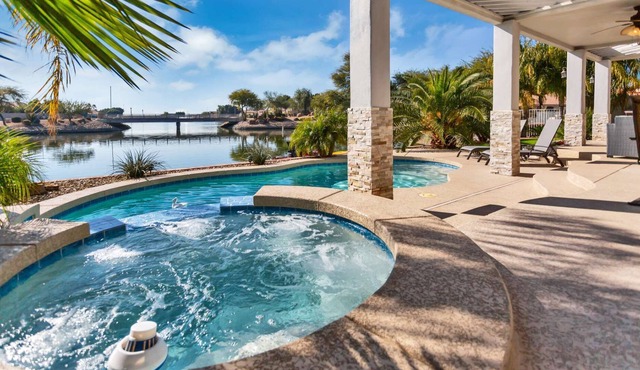 WOW! Waterfront home w/ Kayaks, Private Heated Pool, Spa–NO Extra Fee! Pool/Ping Pong! Free Golf