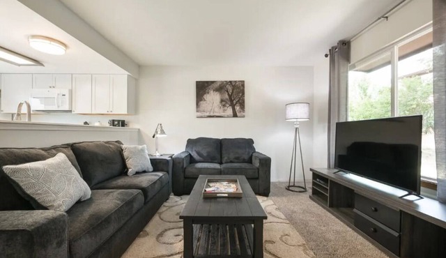★Wow! What a Find! Stunning 2BR, 1.5 BA Townhouse★