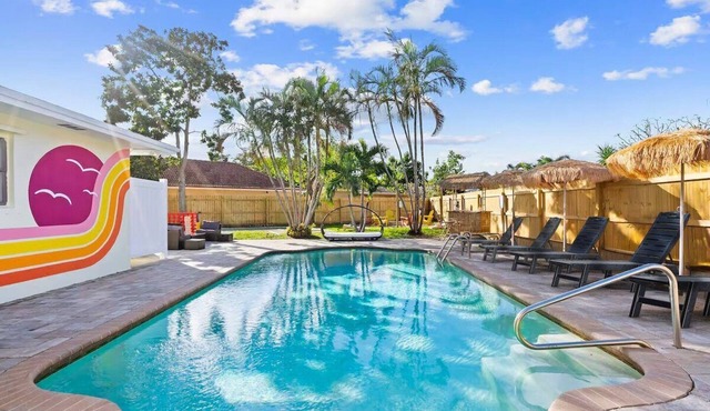 WPB Tropical Heated Pool Beach House! Golf, HotTub
