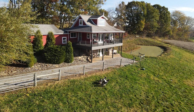 Wrap Around Decks w/Beautiful View & Hot Tub