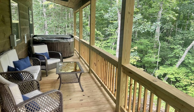 Wraparound Balcony 🌟Private Hot Tub 🌟 Fire Pit 🌟 Spring Fever Getaway!
