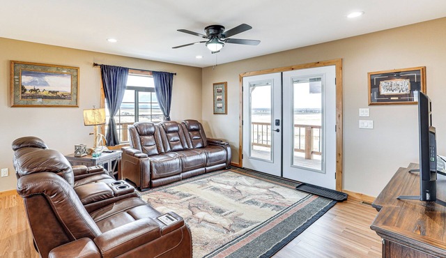 Wraparound Deck: Newly Built Home in Grangeville!