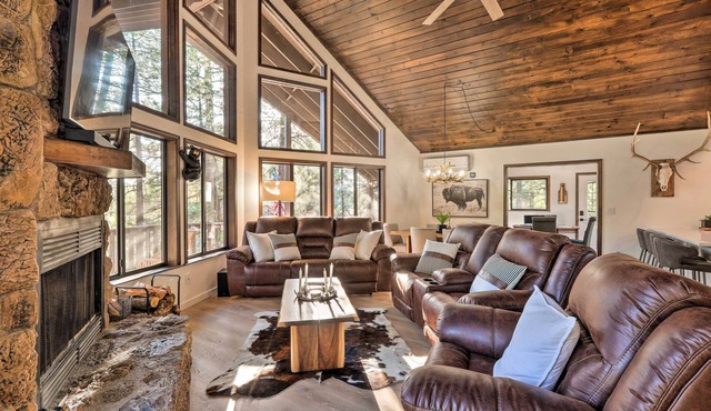 Wraparound Deck & Poker Room: Cabin in Munds Park