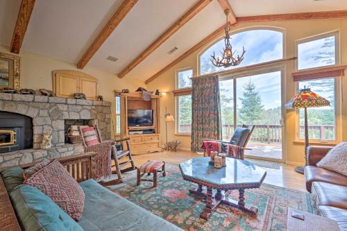 Wraparound Deck Woodland Cabin in Lake Arrowhead