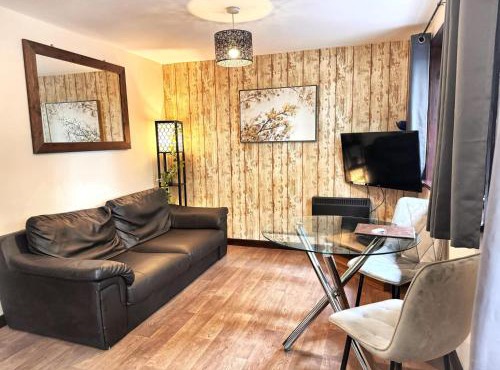 Wren 21-Hot Tub-Woodland Lodges-Tenby-Camarthenshire