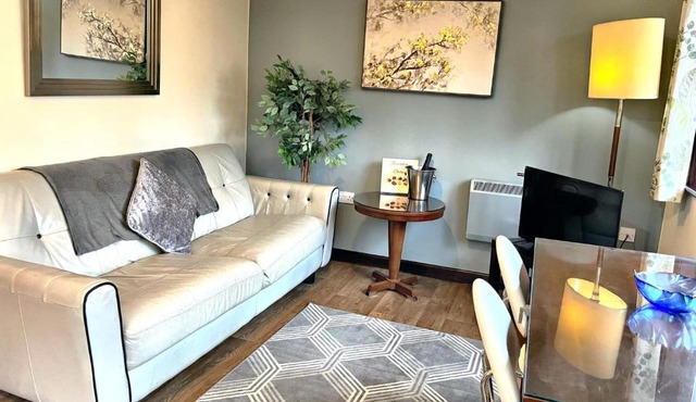 Wren 8-Hot Tub-Woodland Lodges-St Clears-Carmarthen-Tenby