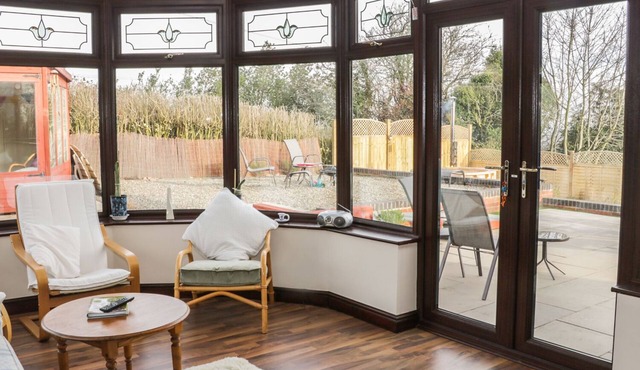 WRENS NEST, pet friendly, with open fire in Hopton Wafers