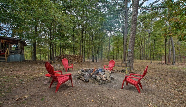 Wright City Cabin w/ Fire Pit + Forest Views!