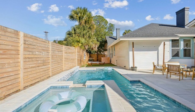 Wright Street Royale- NEW LISTING- Downtown Home with Pool! Close to Everything