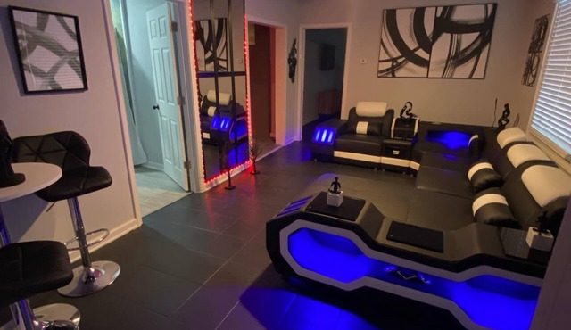 Wright Way Oasis. 3-bedroom house 2 bath with a fitness room, Wi-Fi an Smart Tv