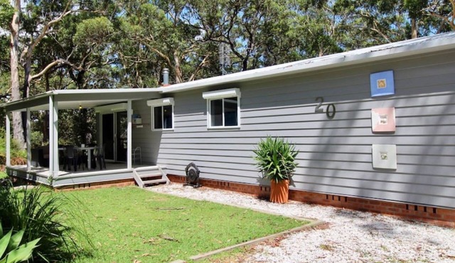 Wrights Beach Bungalow - WALKING DISTANCE TO THE WATER