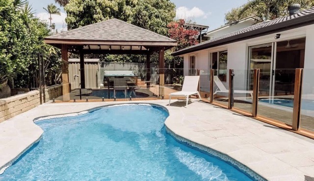 'Wrigley House' - Pool, Jacuzzi, Dog Friendly