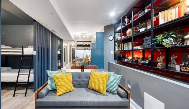 Wrigleyville Garden 3BR/9beds Pod