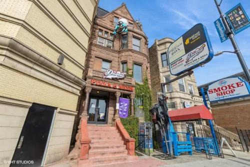 Wrigleyville Getaway