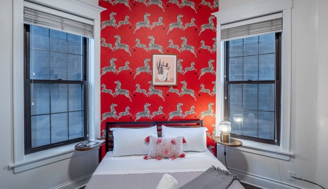 Wrigleyville Suites Room 5