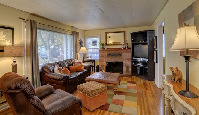 Writer's Cottage by Historic Depot, BSU, Downtown & Morrison Center