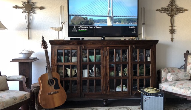 Writer's Pad ~ KILLER location! Near La Jolla, Downtown, beach, walk to Trolley!
