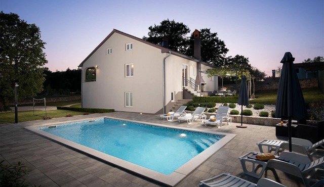 Wunderschöne, Voll Ausgestattete Villa in Traumhafter Lage