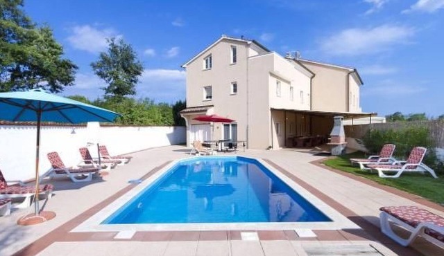 Wunderschönes Ferienhaus in Cere mit Privatem Pool by Interhome