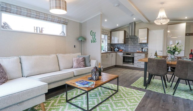 WURZBURC, with hot tub in Swaffham