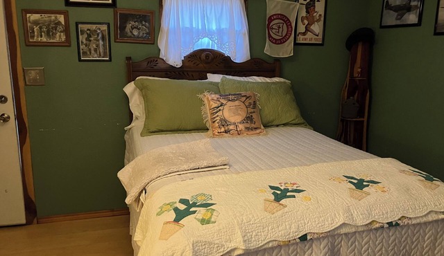 WWII Room Cabin & memorabilia in a comfortable campground with AC in the country