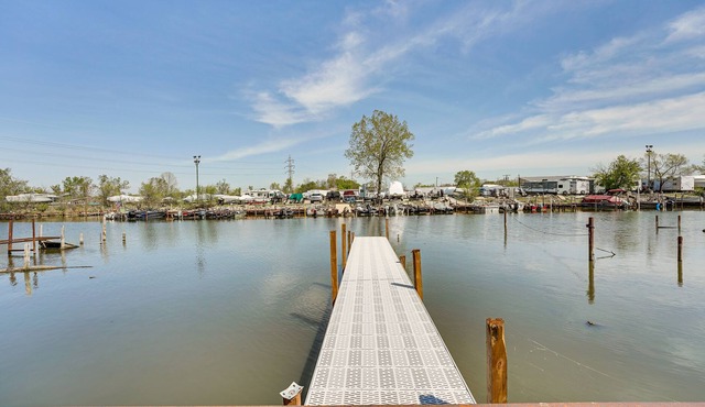 Wyandotte Home w/ Private Dock - 12 Mi to Detroit