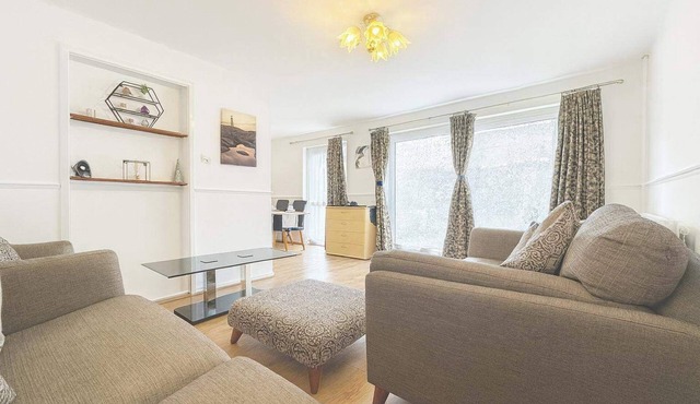 Wycombe Oasis - Cozy 3-bed House Retreat