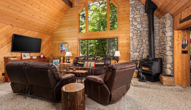 Wyldwood | 3 bedroom+LOFT & BAR!