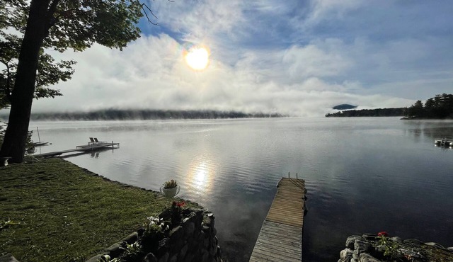 Wyldwood Lodge, on the lakeshore with views of the water & Green Mountains of VT