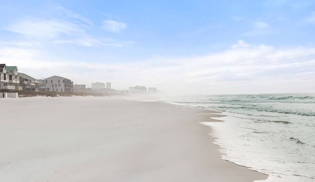 Wyndham Beach Street Cottage across street from Destin Beach