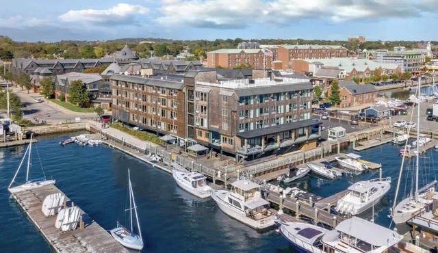 Wyndham Inn on Long Wharf |1BR/1BA King Bed Suite