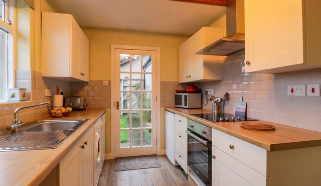 WYNDHEAD COTTAGE, family friendly, with open fire in Lauder