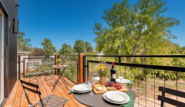 Wyo Stays | Main Street Retreat in Downtown Sheridan | Stylish 2BR, 3BA with Private Studio, Chef Kitchen, Outdoor Deck, Walkable to Shops and Dining | Smart Lock, Endless Hot Water, Free Parking