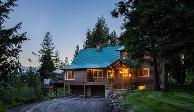 Wyoming Cabin w/Hot Tub & Mountain-View Deck