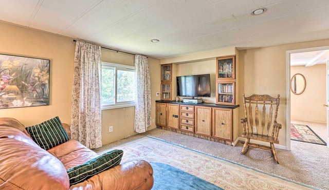 Wyoming Outdoor Escape: 30 Mi to Oregon Trail