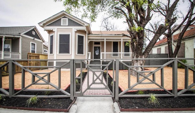 Wyoming St Restored Historic 2BR/1BA Downtown