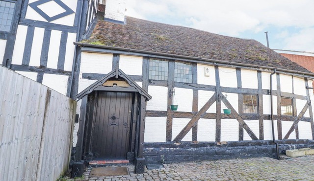 WYRE COURT COTTAGE, romantic, character holiday cottage in Bewdley