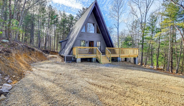 Wytheville A-Frame Cabin w/Wraparound Deck