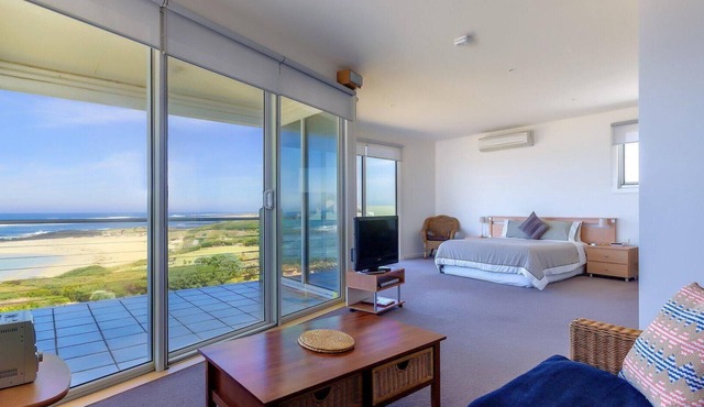 Wytonia 3 Penthouse - Private Beachfront Access