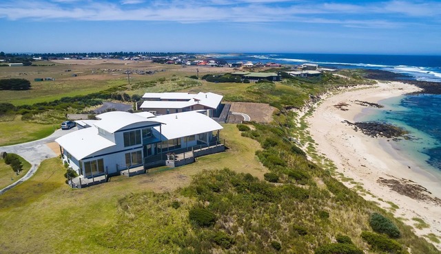 Wytonia Beachfront Studio 1