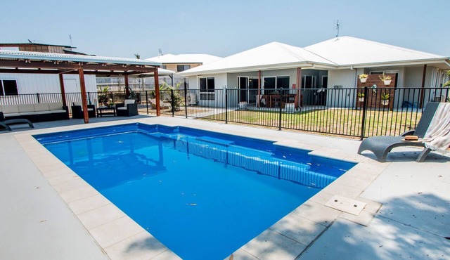 WYUNA - CLEAR WATER - amazing pool, air conditioned plus boat parking