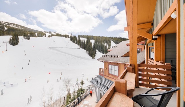X-Large Balcony View of Half Pipe and Mountain! Steps from American Eagle Lift!