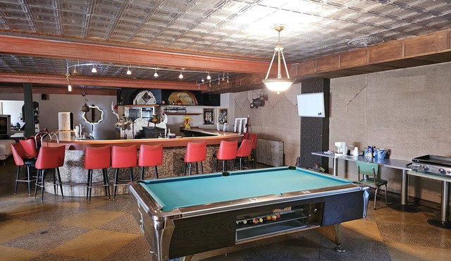 X-Lg Man Cave.n The gang/continue the party after @ AAOA Park!n8 min away!