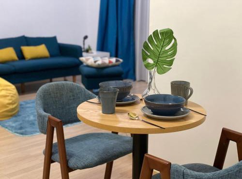 X till sep2025 Cube 8teens Mount Austin 1br 2-4pax w TV box