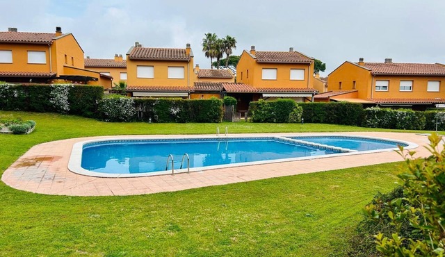 Xalet 81 D - Four Bedroom Chalet, Sleeps 8