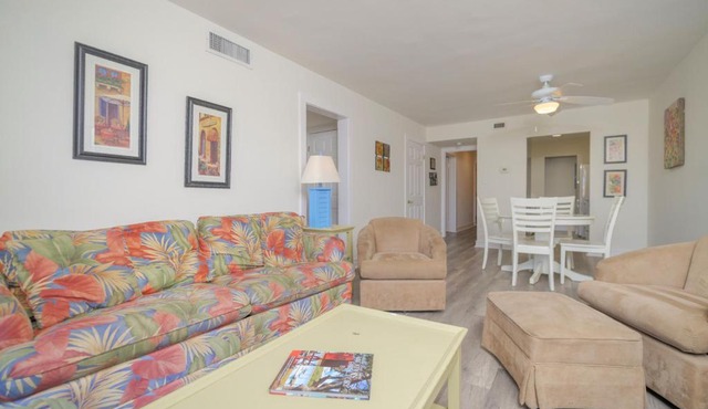 Xanadu 19-A, 2 Bedroom, Sleeps 6, Walk to Beach, Large Pool, Free Tennis