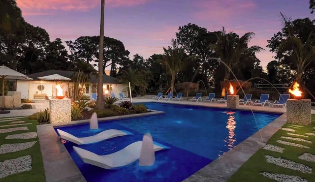 Xanadu! Sleeps 26! 2+ acre Luxury Estate - 9 min to Beach!