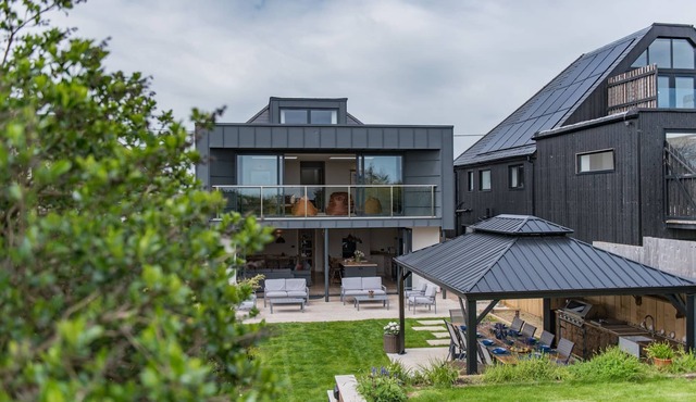 Xanadune - a holiday let that sleeps 10 guests in 5 bedrooms