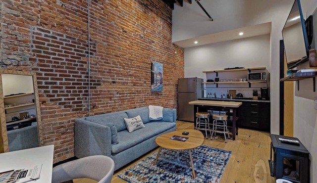 XCHNG Cozy Downtown Studio, XCHNG Studio